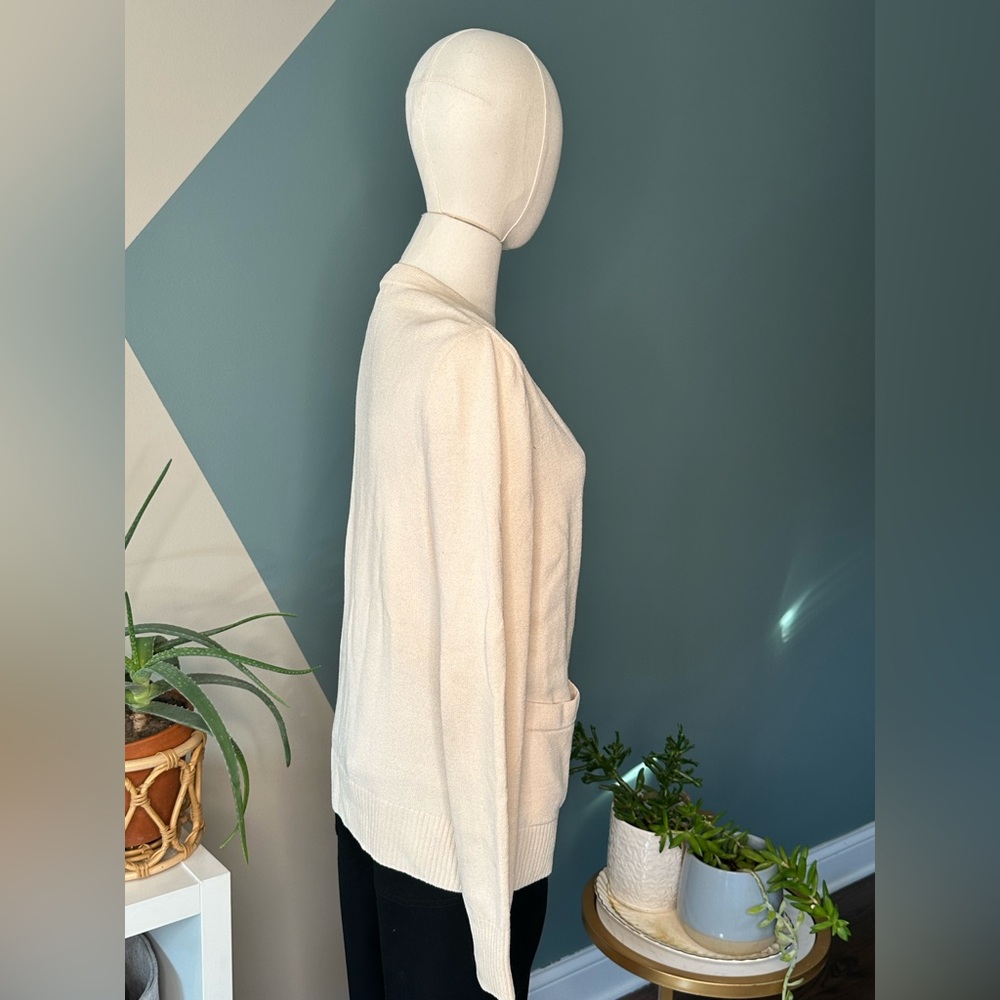 St. John Caviar Vintage Beige Knit Cardigan Gold Floral Buttons Classic Luxury M - Picture 5 of 12